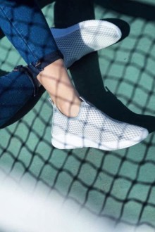 Sneakers από δίχτυ με μαλακο εύκαμπτο ύφασμα - Γκρίζο