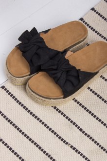 Παντόφλες  Flatforms suede με φιόγκο - Μαύρο