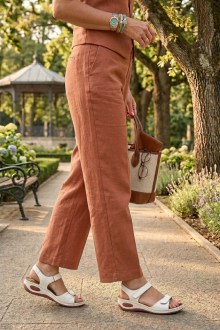 Δερμάτινα Σανδάλια Ανατομικά με Scratch – Λευκό