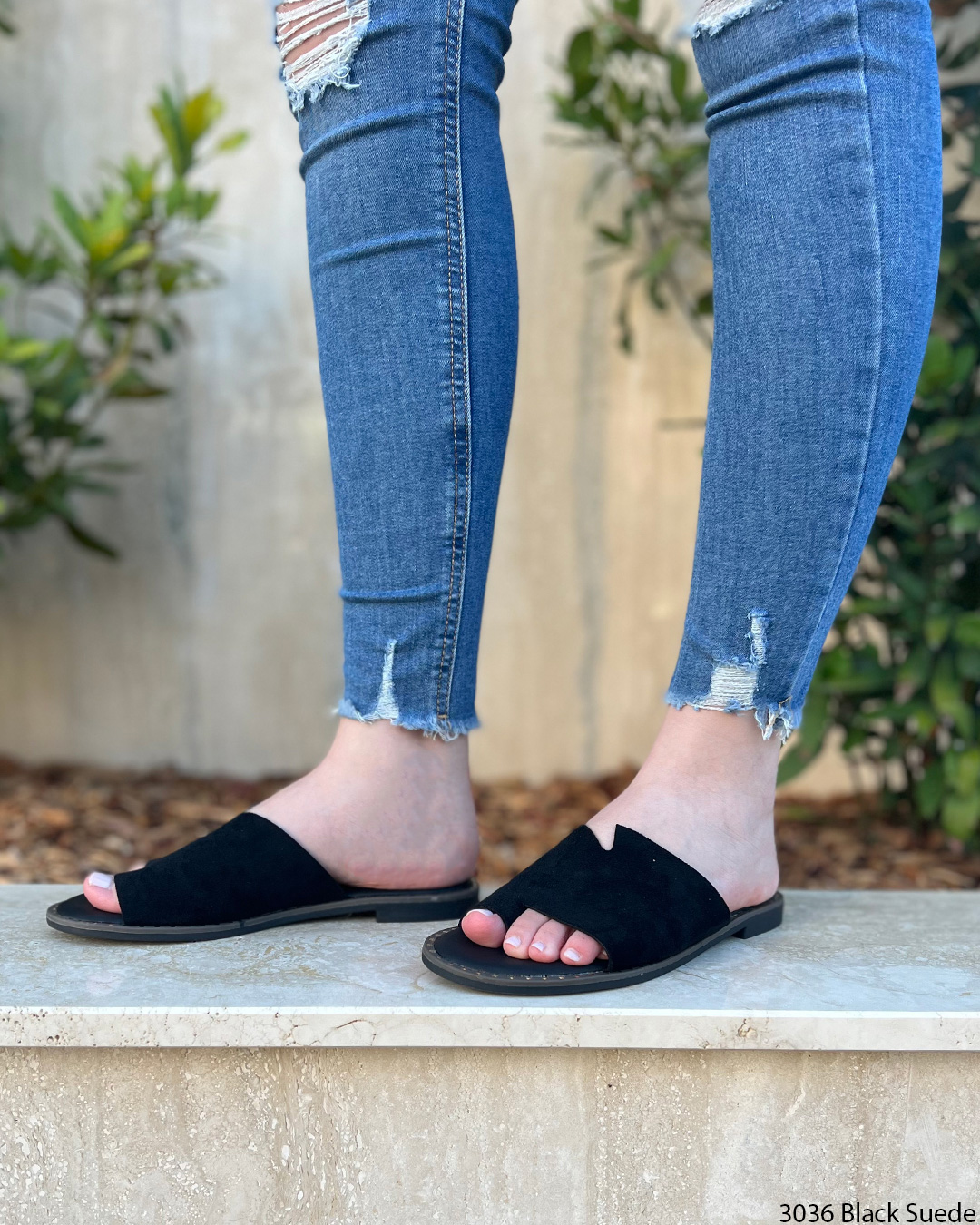 Flat παντόφλες suede με ασύμμετρο σχέδιο - Μαύρο - Image 2