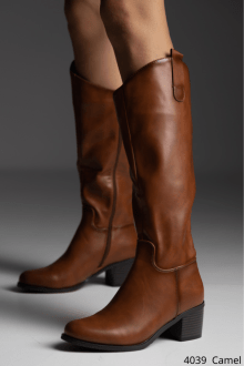 Μπότα με χαμηλό χοντρό τακούνι και στρογγυλή μπροστά - Κάμελ