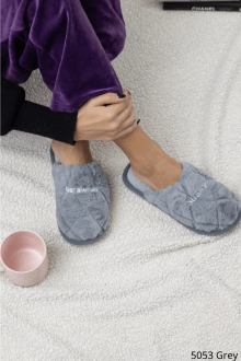 Παντόφλες Γούνινες με Κέντημα - Γκρίζο