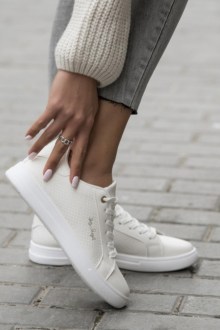 Sneakers δερματίνη  matte- croco, με χρυσή γραμματοσειρά στο παλινό εξωτερικό μέρο - Λευκό