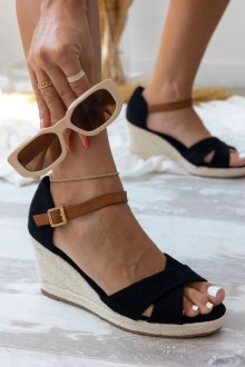 Πλατφόρμες με χιαστί σχέδιο και ψάθα στο τακούνι - Μαύρο