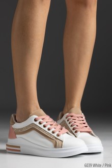 Γυναικεία Sneakers σε Συνδυασμό Χρωμάτων και Ρόζ Κορδόνι