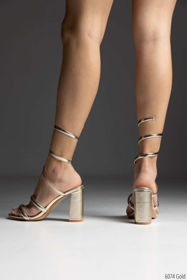 Πέδιλο δερματίνη με χοντρό ψηλό τακούνι δύο λουράκια και δέσιμο με ελατήριο - Χρυσό - Image 6
