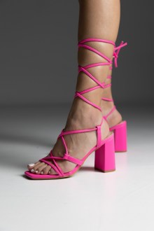 Πέδιλο δερματίνη με χοντρό τακούνι και με κορδόνι για δέσιμο στο πόδι - Φούξια