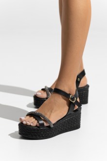 Δερμάτινες (LEATHER) Ελληνικές Πλατφόρμες με χιαστί λουράκι στα δάχτυλα με strass – Μαύρο