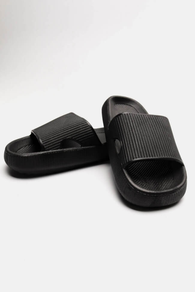 Παντόφλες με Φαρδιά Φάσα και Ανοιγμα – Μαύρο - Image 3