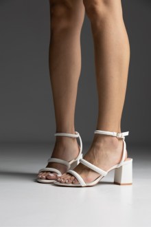 Πέδιλο δερματίνη με χοντρό τακούνι - Λευκό