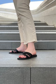 Flat παντόφλες με Ανοίγματα & Strass – Μαύρο