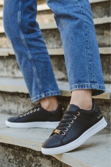 Γυναικεία sneakers με μεταλλικές λεπτομέρειες – Μαύρο / Λευκό