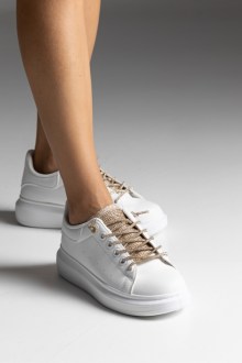 Sneakers δερματίνη με strass στη γλώσσα και ιδιαίτερα κορδόνια - Λευκό / Χρυσό