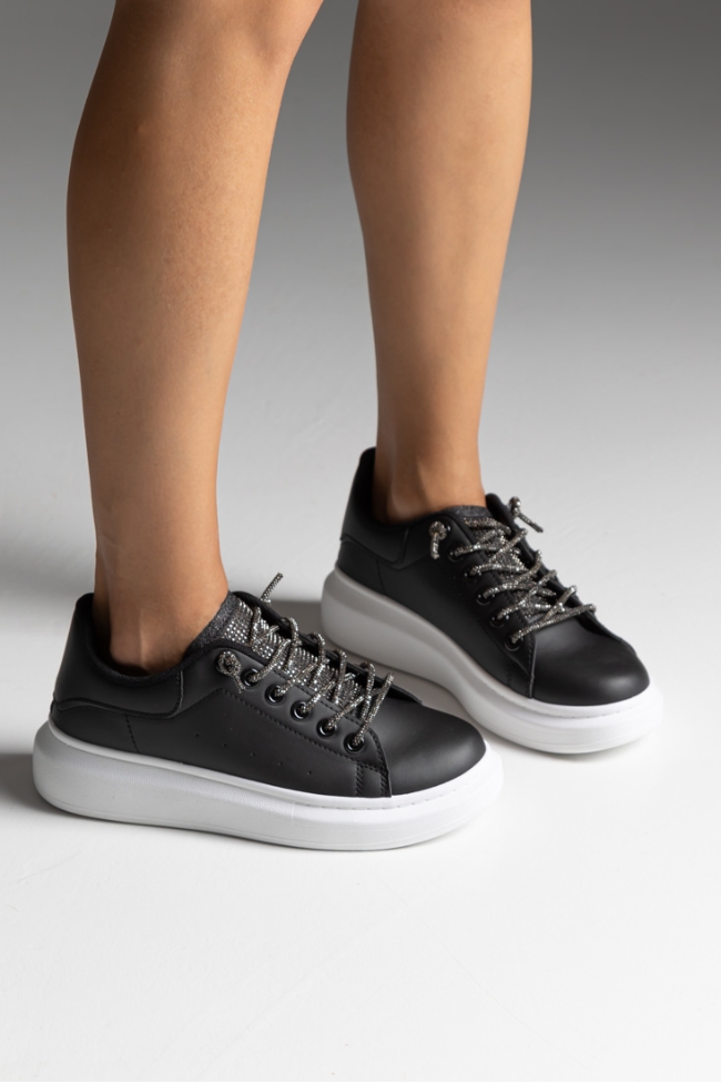 Sneakers δερματίνη με strass στη γλώσσα και ιδιαίτερα κορδόνια - Μαύρο - Image 4