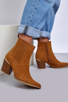 Μποτάκι suede cowboy με χαμηλό τακούνι και μεταλλικό στοιχειο - Κάμελ