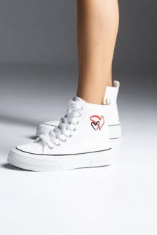 Sneakers υφασμάτινο μποτάκι με διακοσμητικό μοτίβο καρδία - Λεύκο