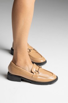 Μοκασίνια λουστρίνι matt με χρυσό στοιχείο - Μπέζ