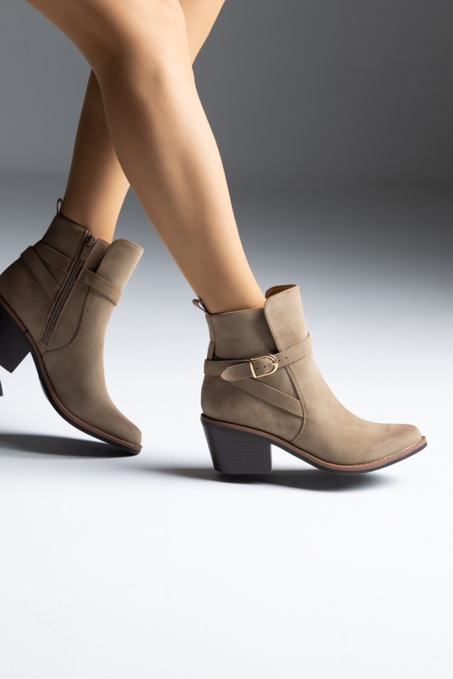 Μποτάκι Cowboy suede με διακοσμητικό λουράκι - Μπέζ