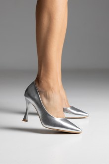 Γόβα δερματίνη με λεπτό τακούνι μυτερή - Ασημί