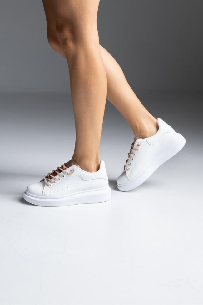 Sneakers δερματίνη με strass στην γλώσσα και ιδιαίτερα κορδόνια - Λευκό / Σαμπανί - Image 3