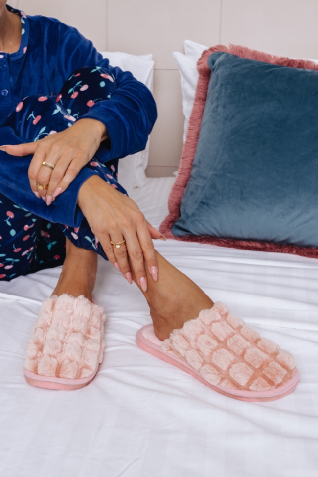 Γούνινες Παντόφλες με Ανάγλυφο Σχέδιο - Ρόζ - Image 2