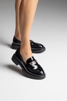 Chunky Μοκασίνια λουστρίνι matt με χρυσό στοιχείο - Μαύρο