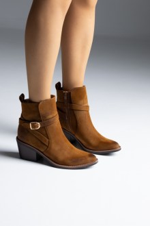 Μποτάκι Cowboy suede με διακοσμητικό λουράκι - Κάμελ