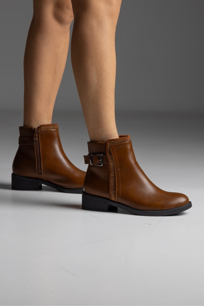 Μποτάκι δερματίνη με αγκράφα και strass - Κάμελ - Image 3