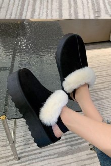 Παντόφλες suede με Εσωτερική Επένδυση γούνα και λάστιχο στο πίσω μέρος - Μαύρο