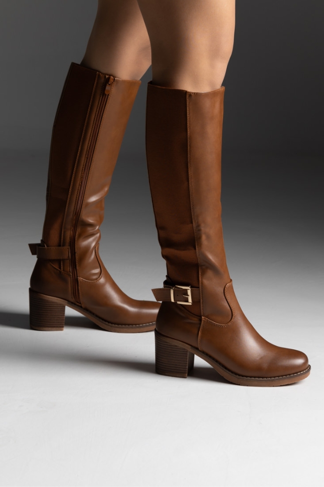 Μπότα δερματίνη με λάστιχο και διακοσμητική αγκράφα - Κάμελ - Image 5