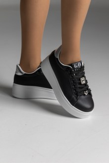 Sneakers με διακοσμητική πέτρα και καρδιά στα κορδόνια - Μαύρο