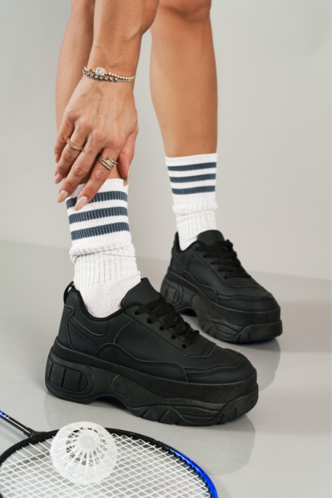 Chunky sneakers με ιδιαίτερη σόλα - Μαύρο