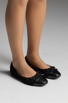 Μπαλαρίνες σε δερματίνη με υφασμάτινες λεπτομέρειες και διακοσμητικό φιόγκο - Μαύρο