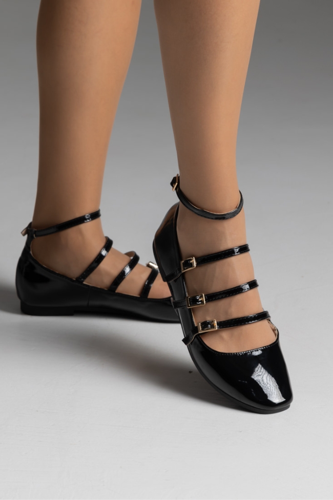 Μπαλαρίνες λουστρίνι flat με λεπτά λουράκια και αγκράφες - Μαύρο - Image 2