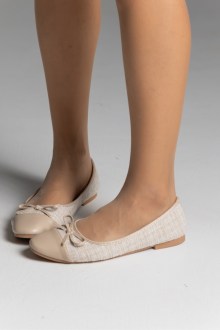 Μπαλαρίνες σε δερματίνη με υφασμάτινες λεπτομέρειες και διακοσμητικό φιόγκο - Μπέζ