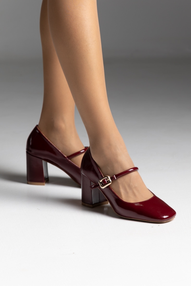 Γόβες λουστρίνι με χοντρό τακούνι και μπαρέτα - Μπορντό