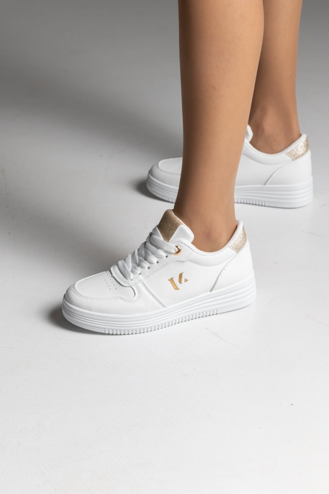 Γυναικεία sneakers με χρυσή λεπτομέρεια - Λευκό - Image 4