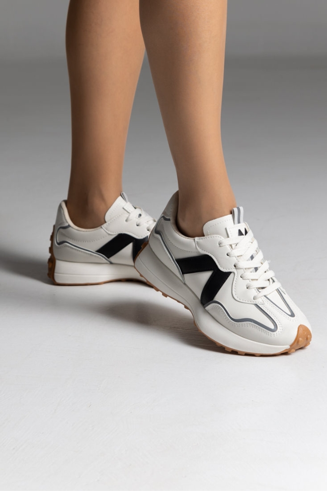 Γυναικεία sneakers δερματίνη με συνδυασμό υφασμάτων - Λευκό / Μαύρο - Image 3