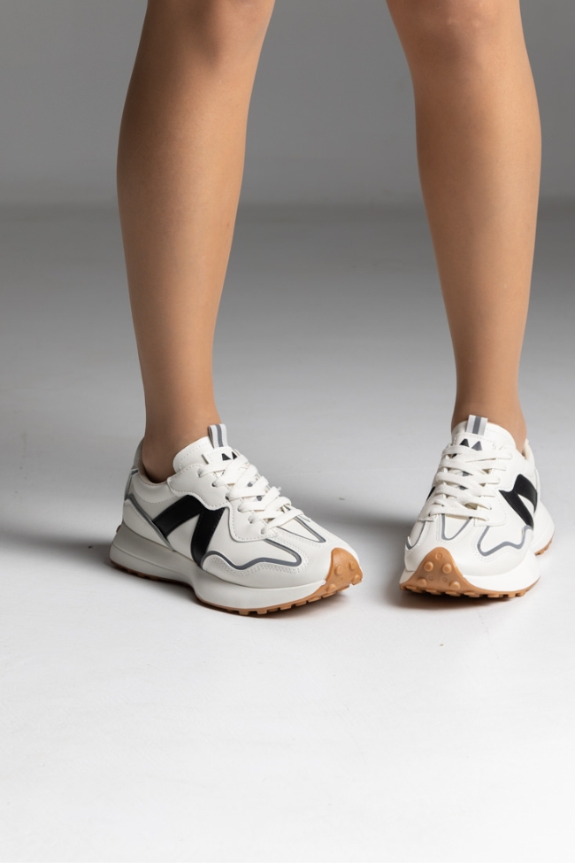 Γυναικεία sneakers δερματίνη με συνδυασμό υφασμάτων - Λευκό / Μαύρο - Image 2