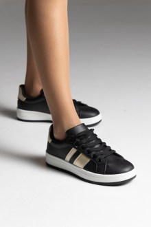 Sneakers κλασικά με λεπτομέρειες - Μαύρο