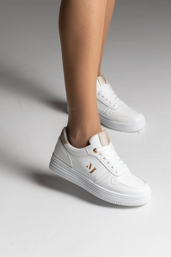 Γυναικεία sneakers με χρυσή λεπτομέρεια - Λευκό
