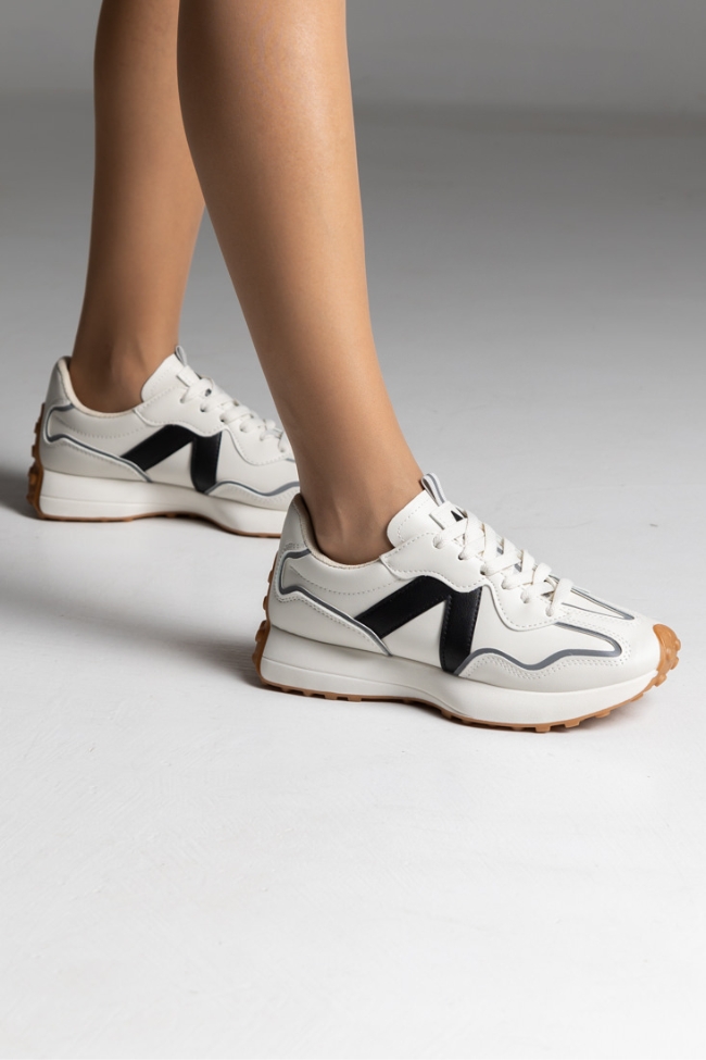 Γυναικεία sneakers δερματίνη με συνδυασμό υφασμάτων - Λευκό / Μαύρο - Image 4