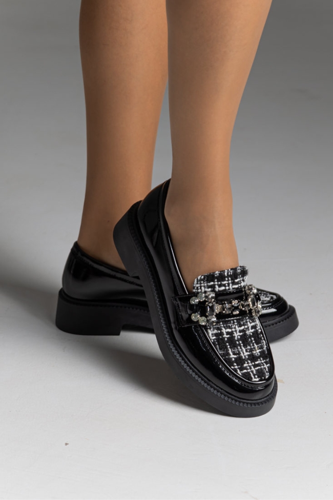 Γυναικεία loafers με σχέδιο από πέτρες στο πάνω μέρος - Μαύρο / Λευκό