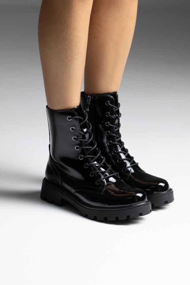 Αρβυλάκια λουστρίνι με τρακτερωτή σόλα και φερμουάρ στην εσωτερική πλευρά.- Μαύρο - Image 4