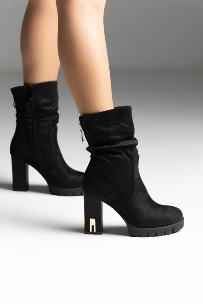 Μποτάκια με χρυσή λεπτομέρεια και διακοσμητικό χρυσό φερμουάρ στο πίσω μέρος - Μαύρο