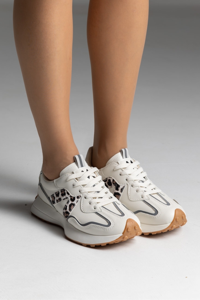 Γυναικεία sneakers δερματίνη με συνδυασμό υφασμάτων - Λευκό / Λέοπαρτ - Image 2