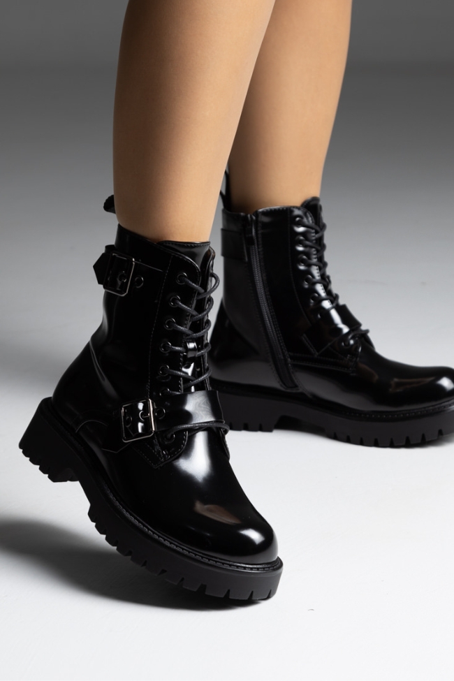 Αρβυλάκια γυναικεία με διακοσμητικές αγκράφες - Μαύρο