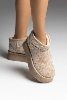 Γυναικεία μποτάκια με εσωτερική επένδυση γούνας και διακοσμητικά strass - Μπέζ