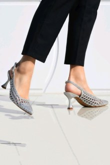 Slingback γόβες με διάτρητο σχέδιο και ιδιαίτερο τακούνι - Ασημί