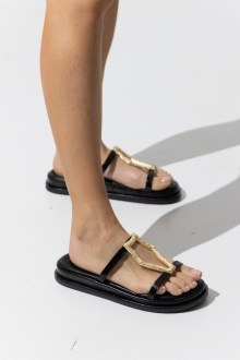 Σανδάλια Flatform με διαφάνεια και χρυσό διακοσμητικό στοιχείο - Μαύρο